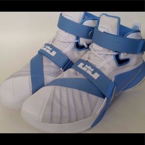 Nike LeBron 9 Galaxy UNC 813264-114 Size 10.5